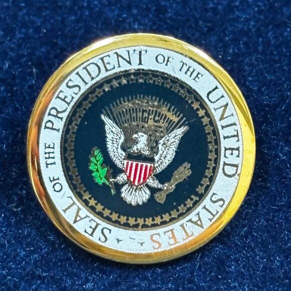 Ronald Reagan Presidential Seal White House Cufflinks Signed - New in Box - Picture 3 of 6